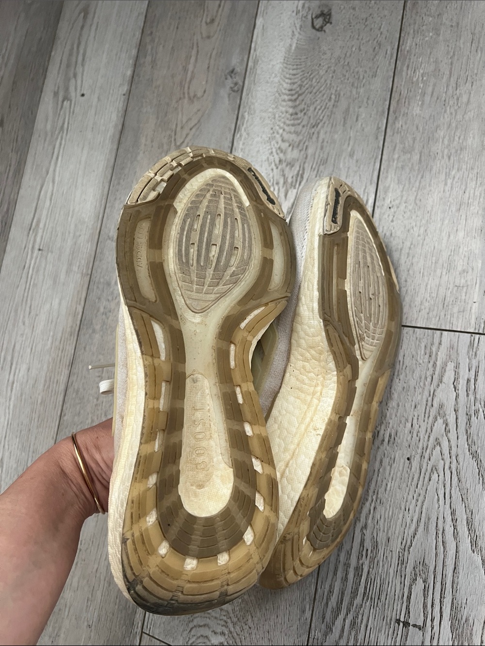adidas Women's Cream and Pale Yellow Athletic Sneakers! Super comfortable ! - Picture 3 of 5